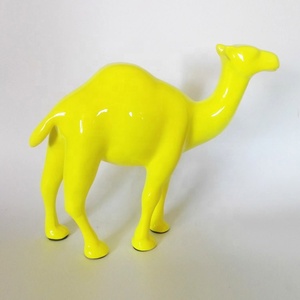 Statuetta di <span class=keywords><strong>Cammello</strong></span> per Decorazione Tavola, Dipinta a Mano in Resina Gialla dal Guangdong - Product Image 2
