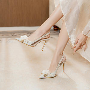 Nouvelles sandales d'été élégantes pour femmes 2025 – Chaussures de mariée blanches à talons aiguilles, bout pointu, peep-toe, fleuries, fermées et sans dos - Product Image 2