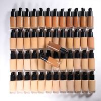Ensemble de maquillage liquide longue tenue imperméable OEM, marque privée, comprenant un correcteur, un fond de teint matifiant, une crème solaire et un ensemble de pinceaux.