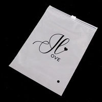 Sacs d'emballage personnalisés en plastique transparent mat givré refermables avec fermeture éclair et logo imprimé pour le rangement de vêtements (chemises, robes)