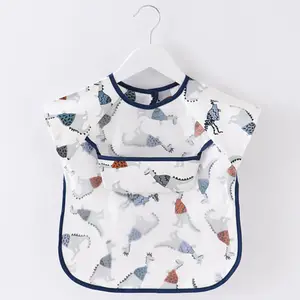 Nouveau style d'été imprimé mignon à manches courtes bébé peinture bavoir tablier imperméable bébé anti-salissure voyage bavoir avec poche