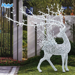 Scultura Artistica Moderna da Giardino per Esterni, Cervo in Acciaio Inossidabile Dipinto Personalizzato con Dettagli Intagliati a Mano per Grandi Decorazioni Esterne - Product Image 4