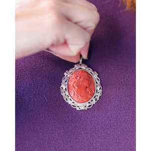 Colgante de Coral con Patrón de Números y Campanas, Chapado en Oro Rosa y Latón, Piedra Principal de Ágata, para Fiestas - Product Image 1