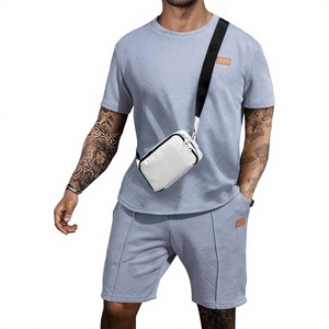 Ensemble de survêtement homme personnalisé avec logo imprimé, t-shirt et short, séchage rapide, style urbain, en coton, pour le sport et la gym - Product Image 1