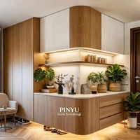 Armoire encastrée au plafond en bois composite crème, coins arrondis, avec bande LED intérieure intégrée