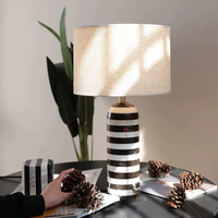 Lampe de table en marbre rayé noir et blanc naturel de luxe avec abat-jour en lin, lampe de chevet moderne à LED pour la décoration de chambre à coucher et d'hôtel