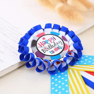 Spilla Distintiva Rotonda Personalizzata HLC con Rosetta Blu in Nastro di Raso e Scritta 'Happy Birthday to Me', Gadget per Feste, Spilla Decorativa - Product Image 4