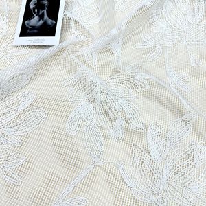 Tissu ajouré en maille brodée avec cordon, dentelle brodée de style français pour robe de villégiature pour femme, maille ajourée brodée - Product Image 3