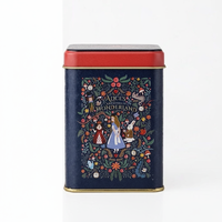 Caja Metálica Cuadrada Kontensan de 0.5L, 75x75x102mm, Tapa Deslizante, Reciclable, Diseño Alicia en el País de las Maravillas, para Empacar Galletas, Dulces, Café, Té