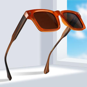 Gafas de Sol Cuadradas Modernas con Montura de Acetato Negro, Polarizadas UV400, Unisex, para Protección Solar, Viajes y Conducción - Product Image 3