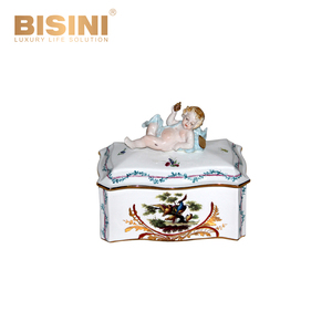 Porcelaine blanche de style baroque français exquis avec boîte à couvercle en cuivre Boîte peinte à la main avec chérubin jouant de <span class=keywords><strong>l</strong></span>'ornement de couvercle de lyre - Product Image 3