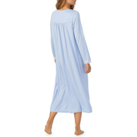 Chemise de nuit élégante Beefey en lyocell uni, col en V, manches longues, respirante, fluide et confortable pour femme – Vente en gros