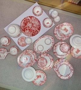 Nouveau produit, style européen, service de table en porcelaine fine de luxe rouge 41 pièces avec motif végétal, logo personnalisé et boîte cadeau - Product Image 1