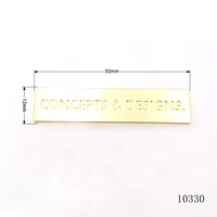 Plaque de logo en alliage de zinc gravée sur mesure, étiquette de marque haut de gamme dorée avec crochets pour sacs de luxe, bagages et accessoires de mode