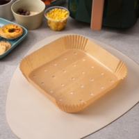 Offre Spéciale Papier de cuisson pour friteuse à air vierge carrée de 6.3 pouces avec doublure enduite jetable trouée pour l'impression et le pain