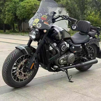 Motocicleta Usada Benda Rock 250 Cruiser en Excelentes Condiciones. Motor de 250cc, Bicilíndrico en V, Refrigerado por Líquido, 4 Tiempos, 6 Velocidades, Transmisión por Correa, ABS