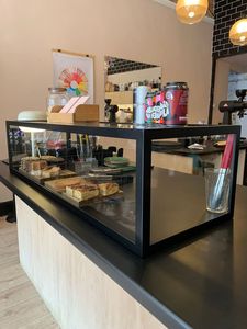 Présentoir de comptoir moderne personnalisé pour les cafés hôtels bars boulangerie meubles d'affichage de magasin vitrine à desserts - Product Image 6