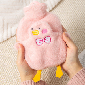 Bouteille d'eau chaude en peluche rose, petite taille, pour réchauffer les mains et les pieds, utilisation au lit - Product Image 1