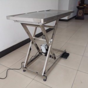 Table d'opération en acier inoxydable pour animaux, conception durable pour les interventions sur chiens, chats et lapins - Product Image 4