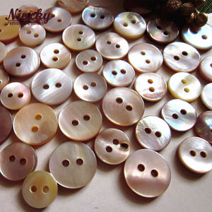 MOQ rendah 9 mm-12.7 mm 2 lubang datar alami mutiara kemeja tombol untuk pakaian Polo air tawar Shell pakaian aksesoris - Product Image 3
