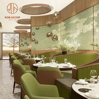 Ensemble de mobilier de restaurant moderne, table de café en bois avec base en métal et chaises à dossier haut en cuir vert pour café