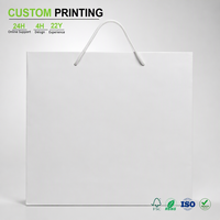 Sac en papier blanc imprimé sur mesure avec poignée en corde torsadée et œillets métalliques pour emballage cadeau et vente au détail en boutique, vente en gros
