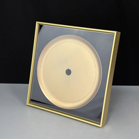 Plaque de certificat carrée en métal doré personnalisée 28,5x28,5 cm avec velours noir et plaque ronde dorée MH-FJ0034