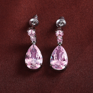 Orecchini a Perno con Zirconi a Goccia per Donne, Gioielli Eleganti e di Tendenza - Product Image 4