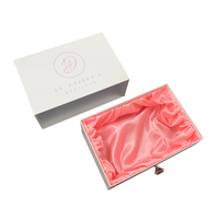 Paquets de perruques de luxe avec logo personnalisé, boîte à bijoux rigide en papier doublé satiné à tiroir blanc avec poignée en acrylique, impression en relief