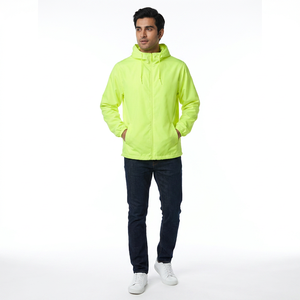 Coupe-vent imperméable léger et respirant pour hommes, parfait pour les activités de plein air comme le jogging, le trekking et le camping - Product Image 1
