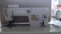 Machine à coudre plate mécanique à 1, 2 ou 3 aiguilles DS-3800D-1PL avec entraînement arrière