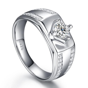 แหวนเงินแท้ 925 ประดับเพชร CZ ดีไซน์โดดเด่น คลาสสิก เหมาะสำหรับงานหมั้น งานแต่งงาน สำหรับผู้ชาย ขายส่ง - Product Image 1