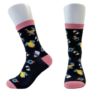 Calcetines Deportivos Sublimados Personalizados al por Mayor con MOQ Bajo, OEM, Poliéster, Diseño 360, para Hombre y Mujer, Regalo - Product Image 3