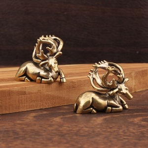 Figura de Ciervo Reclinado de Latón Sólido, Escultura de Animal de Metal, Decoración de Mesa para el Hogar, Adorno de Escritorio - Product Image 1