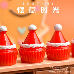 Cabujón de resina plano con diseño de cupcake rojo estilo navideño para decoración hecha a mano de miniaturas de pasteles, dijes de resina, horquillas y fundas de teléfono - Product Image 4
