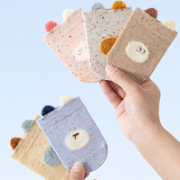 Chaussettes antidérapantes confortables et douces pour bébé, design mignon, chaussettes en coton sans couture, chaussettes mi-mollet sûres pour nourrissons et nouveau-nés
