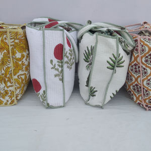 Sac à bandoulière géométrique floral imprimé à la main en Inde pour femmes avec deux sangles, doublure en coton doux, sac fourre-tout tendance pour toutes les saisons - Product Image 6