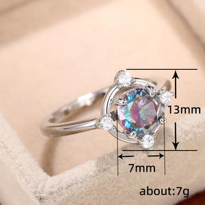 Anello di fidanzamento da donna in argento Q086 con diamante sintetico taglio brillante rotondo fantasia come pietra principale e diamanti laterali - Product Image 5