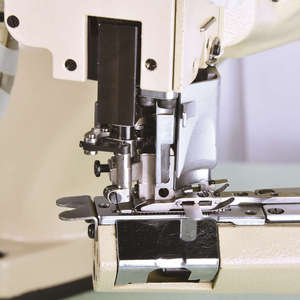 Macchina da Cucire Industriale <span class=keywords><strong>Serie</strong></span> ST-740D-452-02R/DS a 4 Aghi con 6 Bracci di Trasporto e Cucitura Piatta - Product Image 4