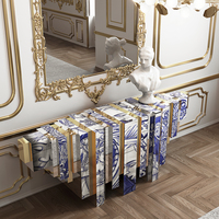 Meubles de maison, table console moderne et unique, style héritage, avec azulejos peints à la main et détails en laiton poli, pour salon