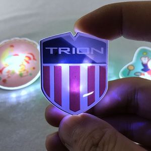 Badges nominatifs personnalisés en acrylique avec LED clignotante pour revers - Product Image 2