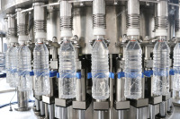 Remplissage, scellage, étiquetage et emballage d'eau potable en bouteille entièrement automatisés Machines de ligne de production entière