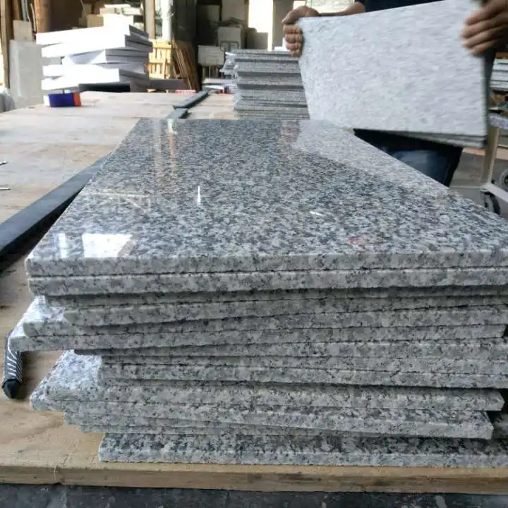 Granit-Treppenstufe 600 × 600 mm weiße Natursteinplatte polierte Oberfläche G623 Granit-Bodenfliesen für Badezimmerfliese