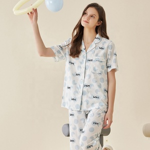 Conjuntos <span class=keywords><strong>de</strong></span> Pijamas <span class=keywords><strong>de</strong></span> Algodón Térmico Personalizados al por Mayor, Camiseta <span class=keywords><strong>de</strong></span> Manga Corta con Cuello en V y Pantalones Largos, Ropa <span class=keywords><strong>de</strong></span> Dormir para Mujer, Tela <span class=keywords><strong>de</strong></span> 180g, Casual - Product Image 6