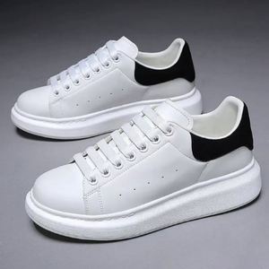 Baskets de créateur pour hommes, style décontracté, pour la marche, le fitness, la course et le football, pour hommes et femmes, à semelle épaisse et rehaussante - Product Image 1