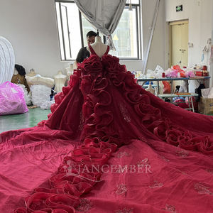 Vestido de Novia Moderno Rojo con Cuentas y Lentejuelas, Escote Corazón, Cola Capilla, Largo hasta el Suelo, 100% Poliéster, para Novia - Product Image 6