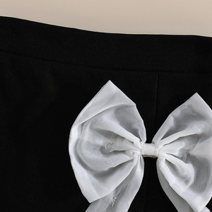 ชุดเซ็ตสองชิ้นผ้าแคนวาสระบายอากาศสำหรับเด็กผู้หญิงช่วงฤดูใบไม้ร่วง พร้อมเสื้อแขนกุดประดับโบว์ลูกไม้และกระโปรงทรงสวยสง่า - ชุดแฟชั่นสำหรับใส่ในชีวิตประจำวัน - Product Image 5