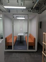 Cabine de karaoké et d'enregistrement modulaire insonorisée moderne avec panneaux acoustiques pour immeubles de bureaux et villas