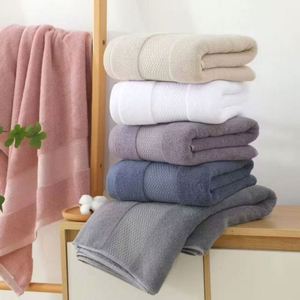 Serviette de bain en coton polyester 400G avec logo personnalisé, couleur unie, technologie de tissage, séchage rapide, forte absorption d'eau - Product Image 2