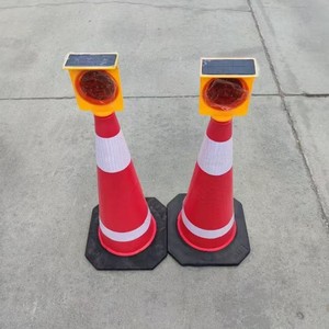 ไฟเตือนพลังงานแสงอาทิตย์ LED กระพริบสีเหลือง IP65 สำหรับความปลอดภัยในการจราจรก่อสร้าง A008S - Product Image 3